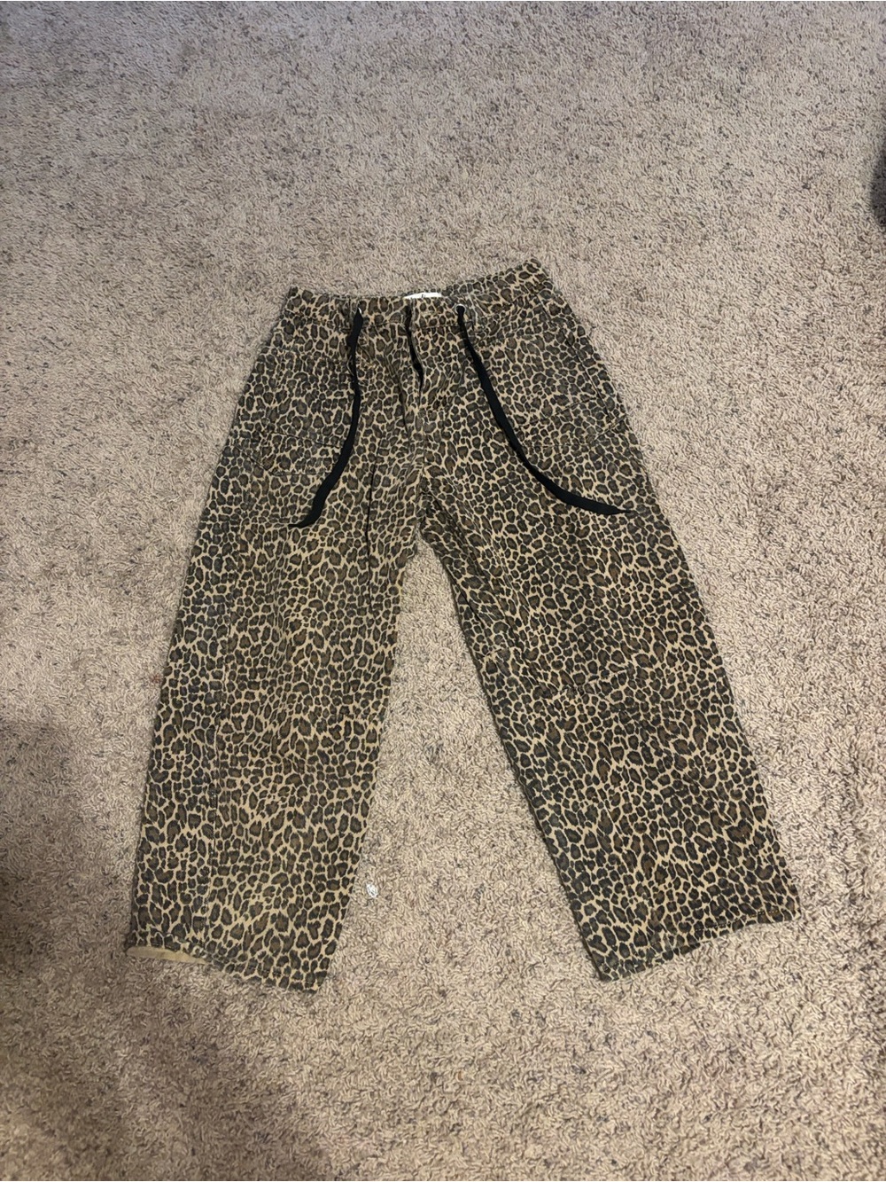 Haptics size small cheetah cropped jeans